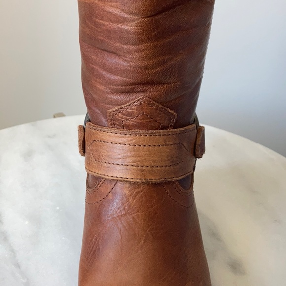 NWT FRYE CARSON HARNESS COGNAC TALL BOOTS SIZE 7M